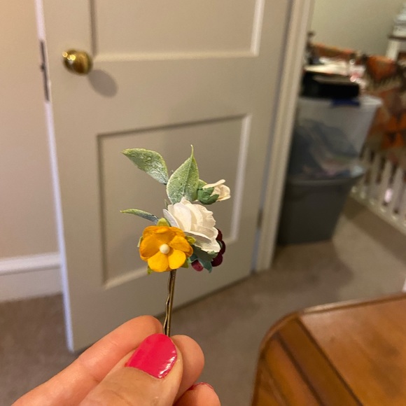 handmade floral hair accessories - Picture 4 of 7